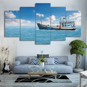 Tableau bateau de pêche et ciel bleu
