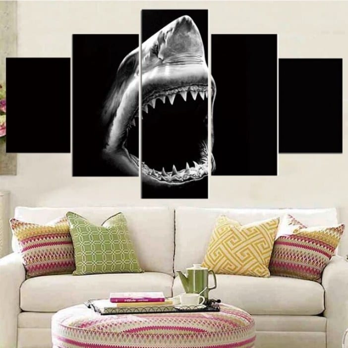 Cuadro Tiburón con la boca abierta sobre fondo negro
