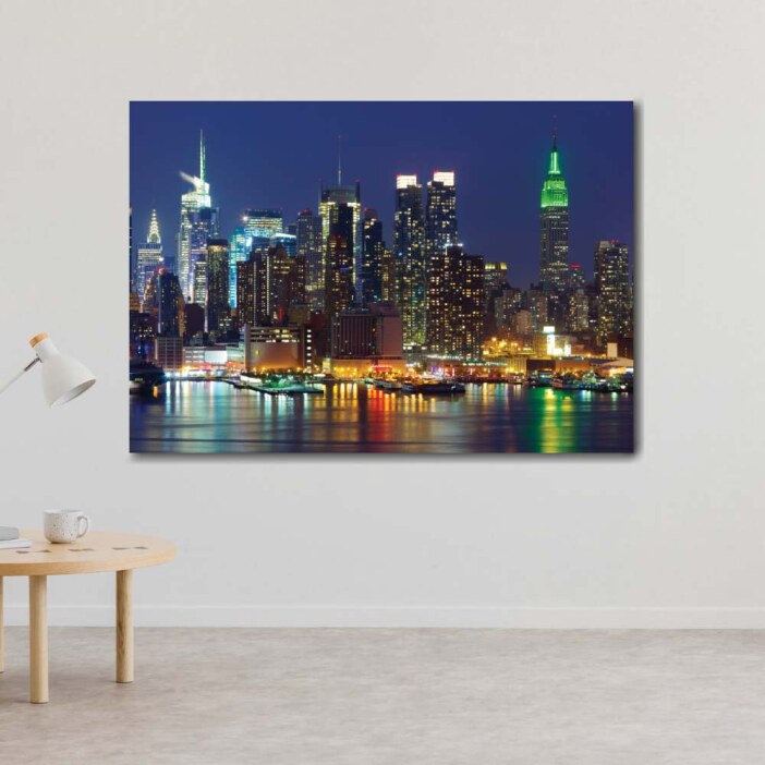 Tableau-New-york-city-dans-la-nuit-JPG-1.png Tableau New York city dans la nuit. Bonne qualité, original, accrochée sur un mur dans une maison