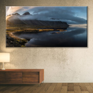 Tableau Vikings paysage nordique. Bonne qualité, original, accrochée sur un mur au dessus d'une table dans un salon