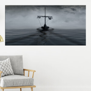 Tableau drakkar dans le brouillard. Bonne qualité, original, accrochée sur un mur au dessus d'une chaise dans une maison