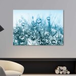 Tableau goutte de pluie. Bonne qualité, original, accrochée sur un mur au dessus d'un canapé dans un salon
