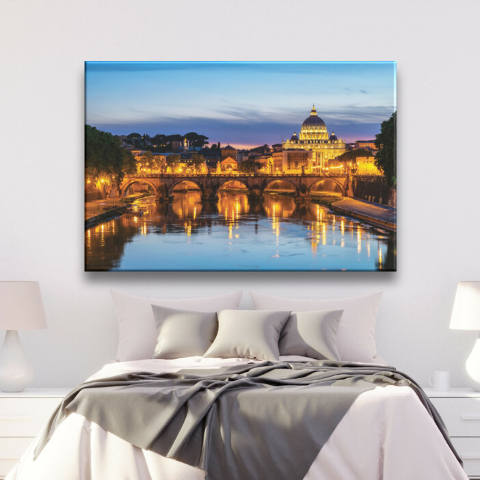 Tableau Rome Vatican. Bonne qualité, originalk, accrochée sur un mur au dessus d'un lit dans une maison