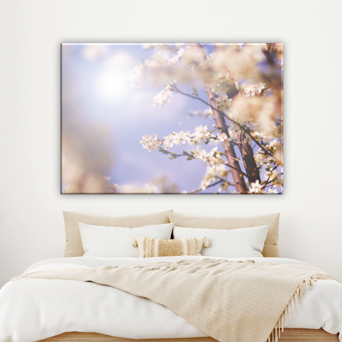 Tableau arbuste en fleur. Bonne qualité, original, accrochée sur un mur au dessus d'un lit dans un salon