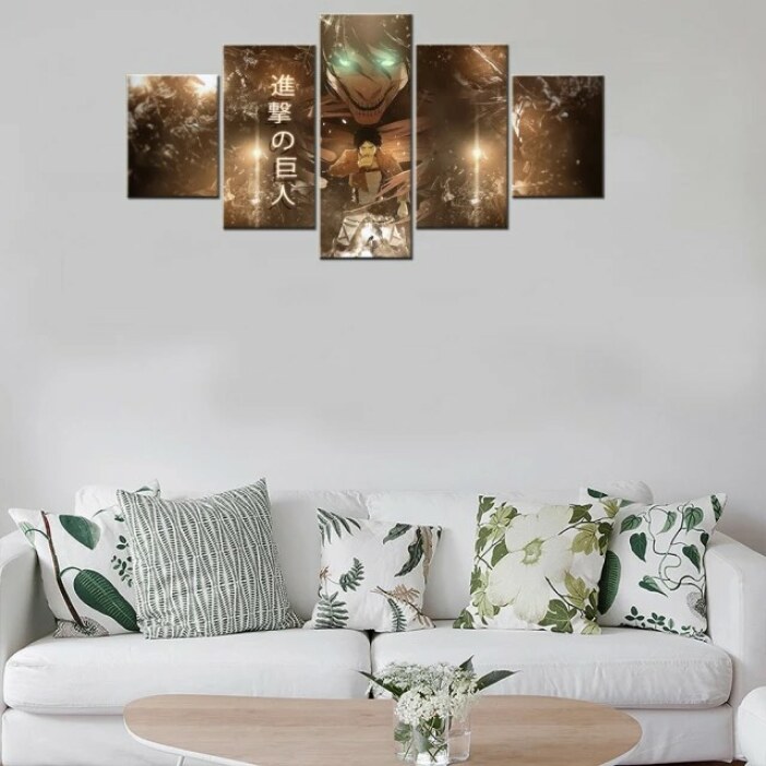 Tableau attaque des titans Shingeki no Kyojin. Bonne qualité, original, accrochée sur un mur au-dessus d'un canapé dans une maison