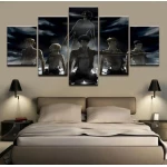 Tableau attaque des titans captain levi avec ses amis. Bonne qualité, original, accrochée sur un mur au dessus d'un lit dans une maison