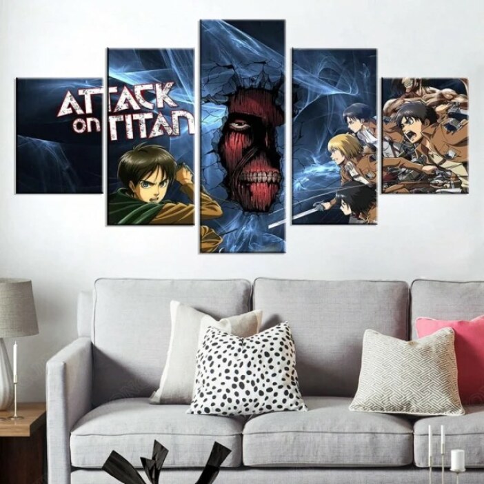 Tableau attaque des titans couverture. Bonne qualité, original, accrochée sur un mur au dessus d'un canapé dans un salon