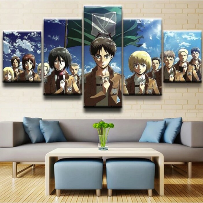 Tableau attaque des titans personnages principaux. Bonne qualité, original, accrochée sur un mur au dessus d'un canapé dans un salon