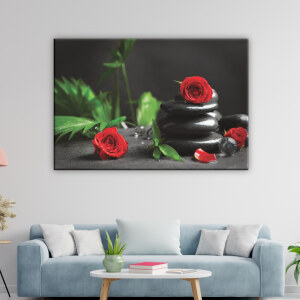 Tableau galets et roses. Bonne qualité, original, accrochée sur un mur au dessus d'un canapé dans un salon
