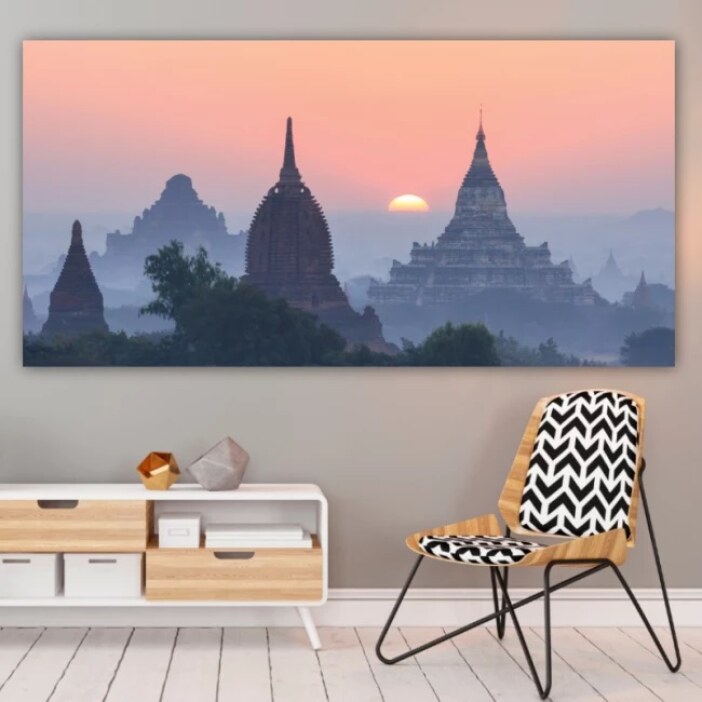 Tableau Ancien Temple de l'Est. Bonne qualité, original, accrochée sur un mur au dessus d'une table dans un salon
