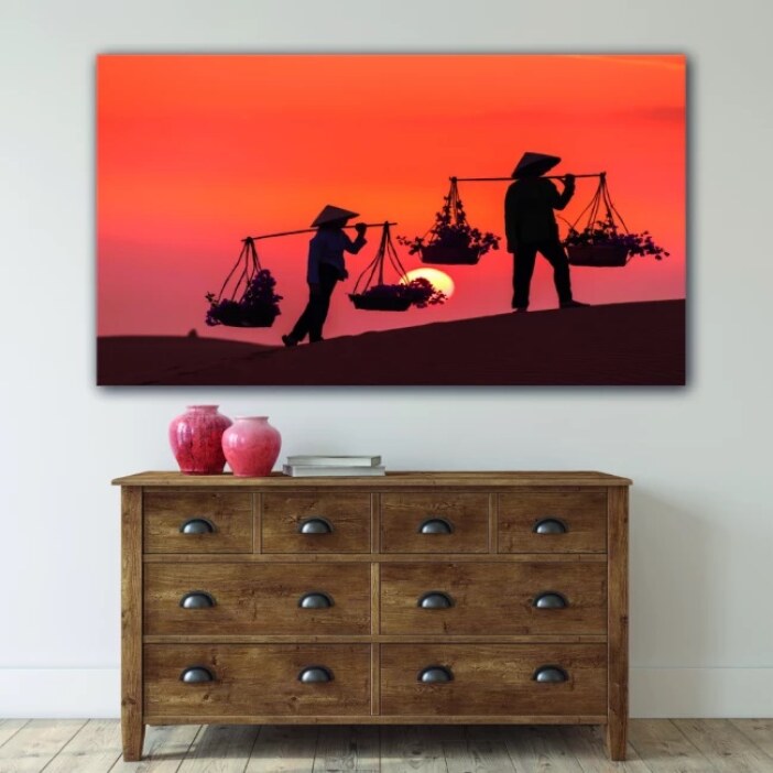 Tableau Dune de Mui Ne Vietnam. Bonne qualité, original, accrochée sur un mur au dessus d'une table dans un salon