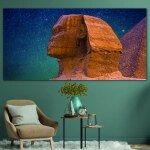 Tableau Pyramide près du ciel étoilé. Bonne qualité, original, accrochée sur un mur au dessus d'un canapé dans un salon