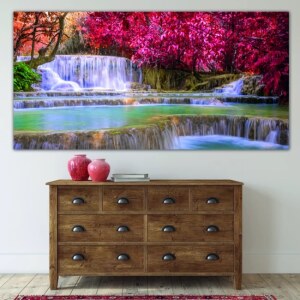 Tableau Rivière exotique embrassée par la nature. Bonne qualité, original, accrochée sur un mur au dessus d'une table dans un salon